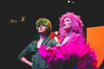 Chickenshed London:
PRINSESSA RUUSUNEN – PALUU TULEVAISUUTEEN – ShedHelsinki-tuotanto – Kuva © Timea Slavic