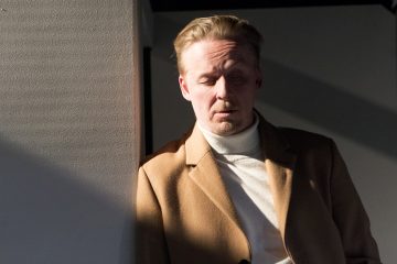 Helsingin Kaupunginteatteri – Hinta – Kuvassa Eero Aho – Kuva © Tapio Vanhatalo