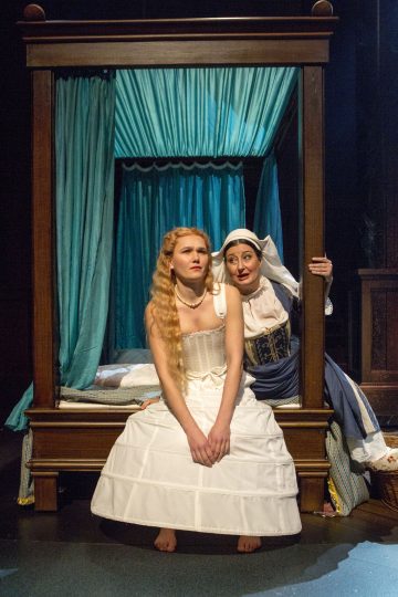 Helsingin Kaupunginteatteri – Rakastunut Shakespeare – Kuvassa Miila Virtanen ja Heidi Herala – Kuva Tapio Vanhatalo