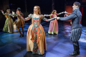 Helsingin Kaupunginteatteri – Rakastunut Shakespeare – Kuvassa Miila Virtanen ja Mikko Vihma – Kuva Tapio Vanhatalo