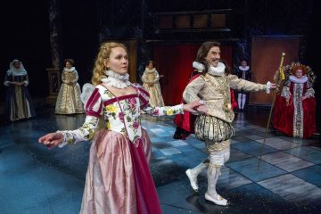 Helsingin Kaupunginteatteri – Rakastunut Shakespeare – Kuvassa etualalla Miila Virtanen ja Risto Kaskilahti – Kuva Tapio Vanhatalo