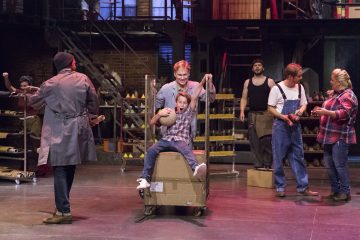 Helsingin Kaupunginteatteri – Kinky Boots – Kuvassa Emilia Nyman, Tuukka Leppänen, Samuel Vihma, Antti Timonen, Tero Koponen, Heikki Ranta, Sanna Saarijärvi – Kuva © Mirka Kleemola