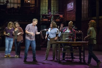 Helsingin Kaupunginteatteri – Kinky Boots – Kuvassa Inka Tiitinen, Laura Alajääski, Petrus Kähkönen, Leenamari Unho, Sanna Saarijärvi, Anna Victoria Eriksson – Kuva © Mirka Kleemola