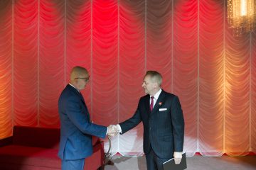 Helsingin Kaupunginteatteri – Kekkonen ja Kremlin tanssikoulu – Kuvassa: Eero Aho ja Rauno Ahonen – Kuva © Tapio Vanhatalo