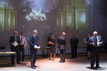 Helsingin Kaupunginteatteri – Kekkonen ja Kremlin tanssikoulu – Kuvassa: Risto Kaskilahti, Mikko Virtanen, Eero Aho, Leena Rapola, Jari Pehkonen, Mia Heimlander, Pertti Sveholm – Kuva © Tapio Vanhatalo