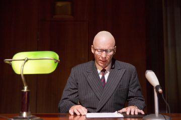 Helsingin Kaupunginteatteri – Kekkonen ja Kremlin tanssikoulu – Kuvassa: Eero Aho  – Kuva © Tapio Vanhatalo