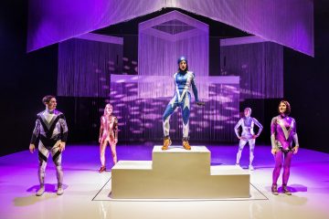 Helsingin Kaupunginteatteri – Tahto – Kuvassa Mikko Virtanen, Linda Zilliacus, Sanna-June Hyde, Leena Rapola, Vappu Nalbantoglu – Kuva © Robert Seger/Moment