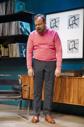 Ens lite lugn i huset – Lilla Teatern – På bilden Max Forsman – Foto Henrik Schütt