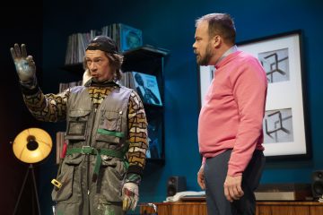 Ens lite lugn i huset – Lilla Teatern – På bilden Fabian Silén och Max Forsman – Foto Henrik Schütt