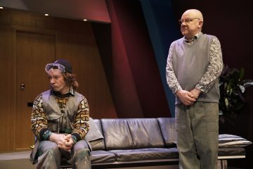 Ens lite lugn i huset – Lilla Teatern – På bilden Fabian Silén och Sixten Lundberg – Foto Henrik Schütt