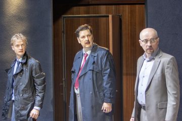 Helsingin Kaupunginteatteri – Paavo Kääriäinen, Seppo Halttunen, Rauno Ahonen – Kuva © Tapio Vanhatalo