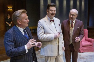 Helsingin Kaupunginteatteri – Pienet ketut – Kuvassa Pertti Koivula, Seppo Halttunen, Rauno Ahonen – Kuva © Tapio Vanhatalo