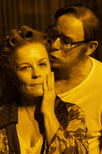 Helsingin Kaupunginteatteri – Riistapolku – Kuvassa Ursula Salo, Risto Kaskilahti – Kuva © Tapio Vanhatalo