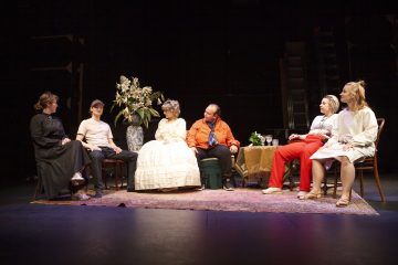 Lilla Teatern – En blick är en blick är en blick – På bilden Antti Saarikallio, Oksana Lommi, Herman Nyby, Emelie Zilliacus, Emilia Jansson
Foto © Patrik Pesonius