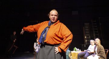 Lilla Teatern – En blick är en blick är en blick – På bilden Herman Nyby, Emelie Zilliacus, Emilia Jansson – FotoO © Patrik Pesonius