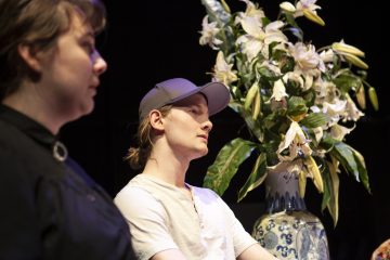 Lilla Teatern – En blick är en blick är en blick – På bilden Mathilda Kruse, Antti Saarikallio – Foto © Patrik Pesonius