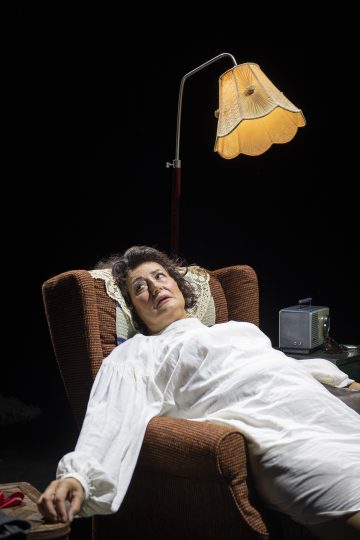 Helsingin Kaupunginteatteri – Everstinna – Kuvassa Heidi Herala – Kuva © Otto-Ville Väätäinen