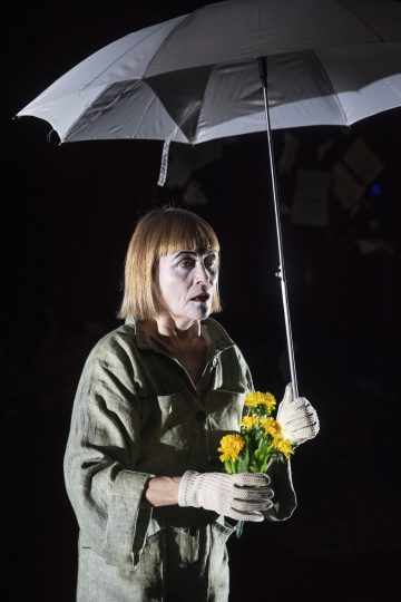 Helsingin Kaupunginteatteri – Punaorvot – Kuvassa Leena Rapola – Kuva © Stefan Bremer