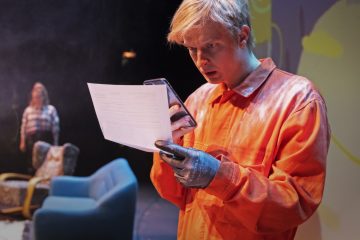 Helsingin Kaupunginteatteri – Mikko Räsäsen tulevaisuus – Kuvassa Paavo Kääriäinen – Kuva Otto-Ville Väätäinen