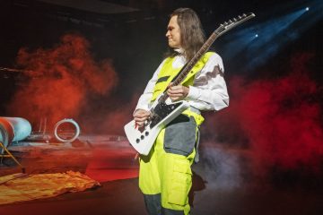 Helsingin Kaupunginteatteri – Mikko Räsäsen tulevaisuus – Kuvassa Joakim Berghäll – Kuva Otto-Ville Väätäinen