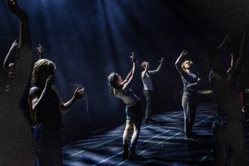 Helsingin Kaupunginteatteri – Jumala on kauneus – Taideyliopiston Teatterikorkeakoulu – Kuvassa Veera Anttila, Alexandra Oupornikova, Juhana Hurme, Julius Susimäki – Kuva Robert Seger
