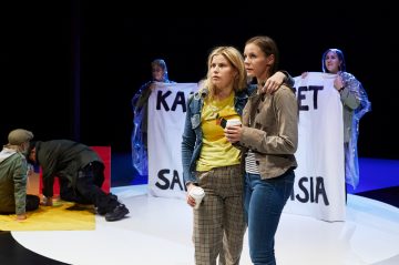Helsingin Kaupunginteatteri – Minä valitsin sinut – Kuvassa Wenla Reimaluoto ja Misa Lommi – Kuva Ilkka Saastamoinen