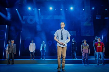 Helsingin Kaupunginteatteri – Rakas Evan Hansen – Kuvassa Julius Suominen – Kuva Otto-Ville Väätäinen