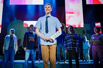 Helsingin Kaupunginteatteri – Rakas Evan Hansen – Kuvassa Julius Suominen – Kuva Otto-Ville Väätäinen