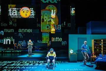 Helsingin Kaupunginteatteri – Rakas Evan Hansen – Kuvassa Niki Rautén, Samuli Pajunen ja Julius Suominen – Kuva Otto-Ville Väätäinen