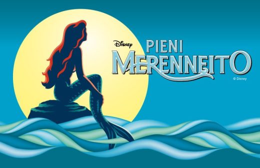 Pitkät punaiset hiukset omaavan merenneiton siluetti istuu kalliolla, vastapäätä suurta keltaista kuuta. Häntä ympäröivät siniset aallot, ja oikealla puolella on teksti "Disney Pieni Merenneito".