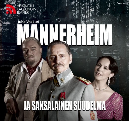 Kolme aikakauden pukuihin pukeutunutta ihmistä seisoo pimeän metsän ja tankkien edessä. Keskellä olevalla miehellä on sotilaspuku, ja häntä reunustavat tiukka vanhempi mies ja hymyilevä nainen mekossa. Tekstissä lukee: Mannerheim ja saksalainen suudelma.
