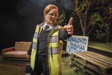 Helsingin Kaupunginteatteri – Jerusalem – Kuvassa Ursula Salo – Kuva Otto-Ville Väätäinen