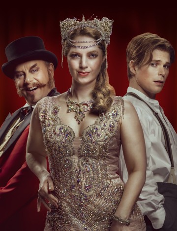 Helsingin Kaupunginteatteri – Moulin Rouge! Musikaali – Kuvassa Risto Kaskilahti, Jennie Storbacka, Martti Manninen – Kuva Otto-Ville Väätäinen