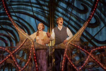 Helsingin Kaupunginteatteri – Moulin Rouge! Musikaali – kuvassa Jennie Storbacka ja Martti Manninen - Kuva Otto-Ville Väätäinen