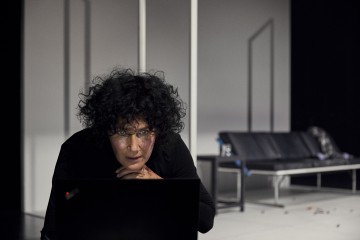 Lilla Teatern – Århundradets kärlekssaga – På bilden Minttu Mustakallio – Foto Ilkka Saastamoinen