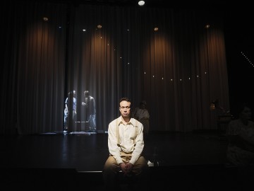 Helsingin Kaupunginteatteri - Lilla Teatern - Skymning 41 - På bilden Elmer Bäck - Foto Kasper Dalkarl