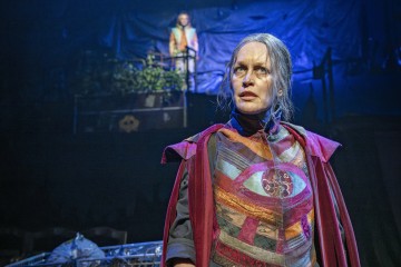Helsingin Kaupunginteatteri – Uusi Eden – Kuvassa	Tiina Peltonen – Kuva Otto-Ville Väätäinen
