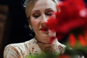Helsingin Kaupunginteatteri – Kaunotar ja hirviöt – Kuvassa Heidi Finnberg – Kuva Mitro Härkönen