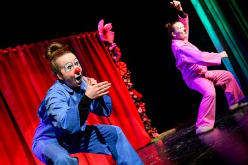 Lilla Teatern – Strömsö – På bilden Stella Laine, Marika Westerling – Foto Cata Portin
