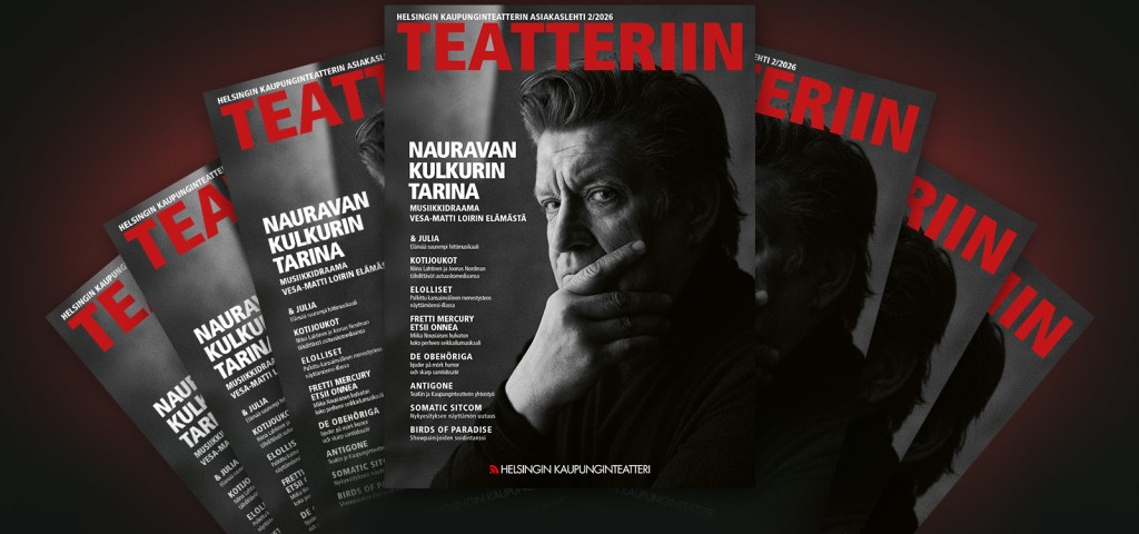 TEATTERIN-nimisen lehden kannet, joissa on mustavalkoinen muotokuva miehestä, joka katsoo mietteliäästi käsi kasvojensa lähellä. Suomenkielinen otsikkoteksti korostaa Nauravan Kulkurin Tarinaa.